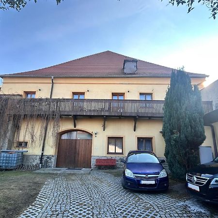 Restaurace A Penzion Podloubi Opočno المظهر الخارجي الصورة