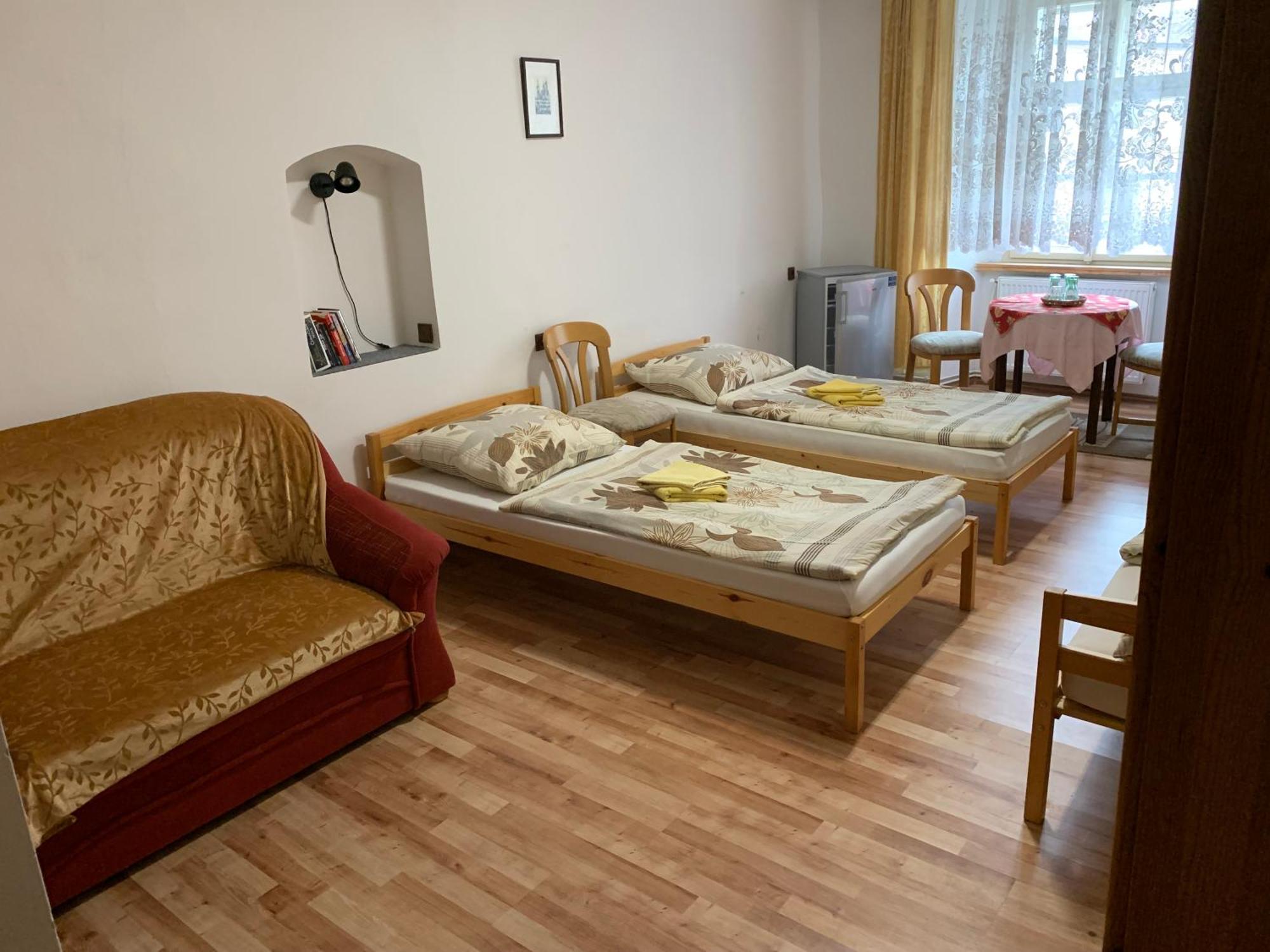 Restaurace A Penzion Podloubi Opočno المظهر الخارجي الصورة
