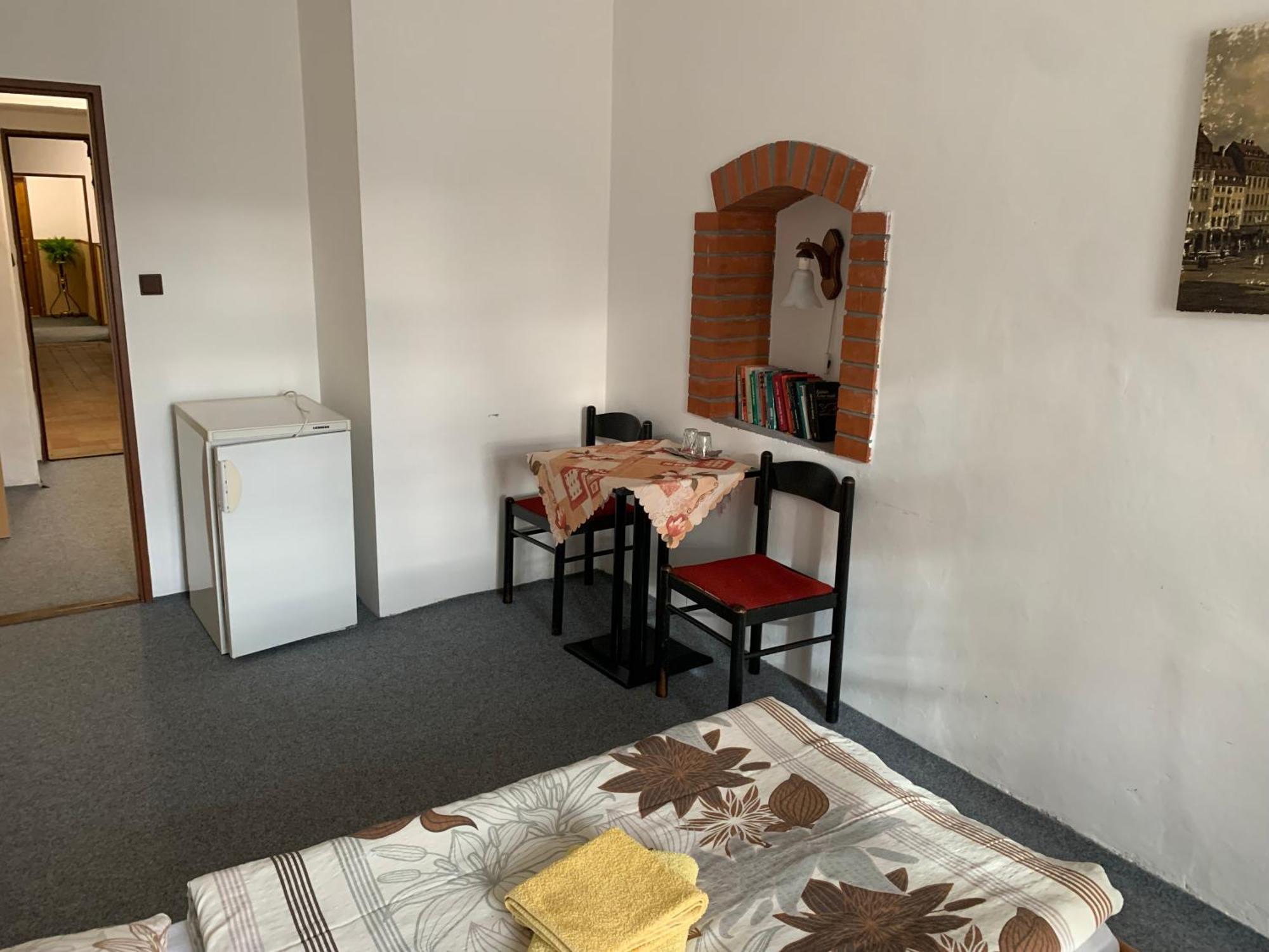 Restaurace A Penzion Podloubi Opočno المظهر الخارجي الصورة