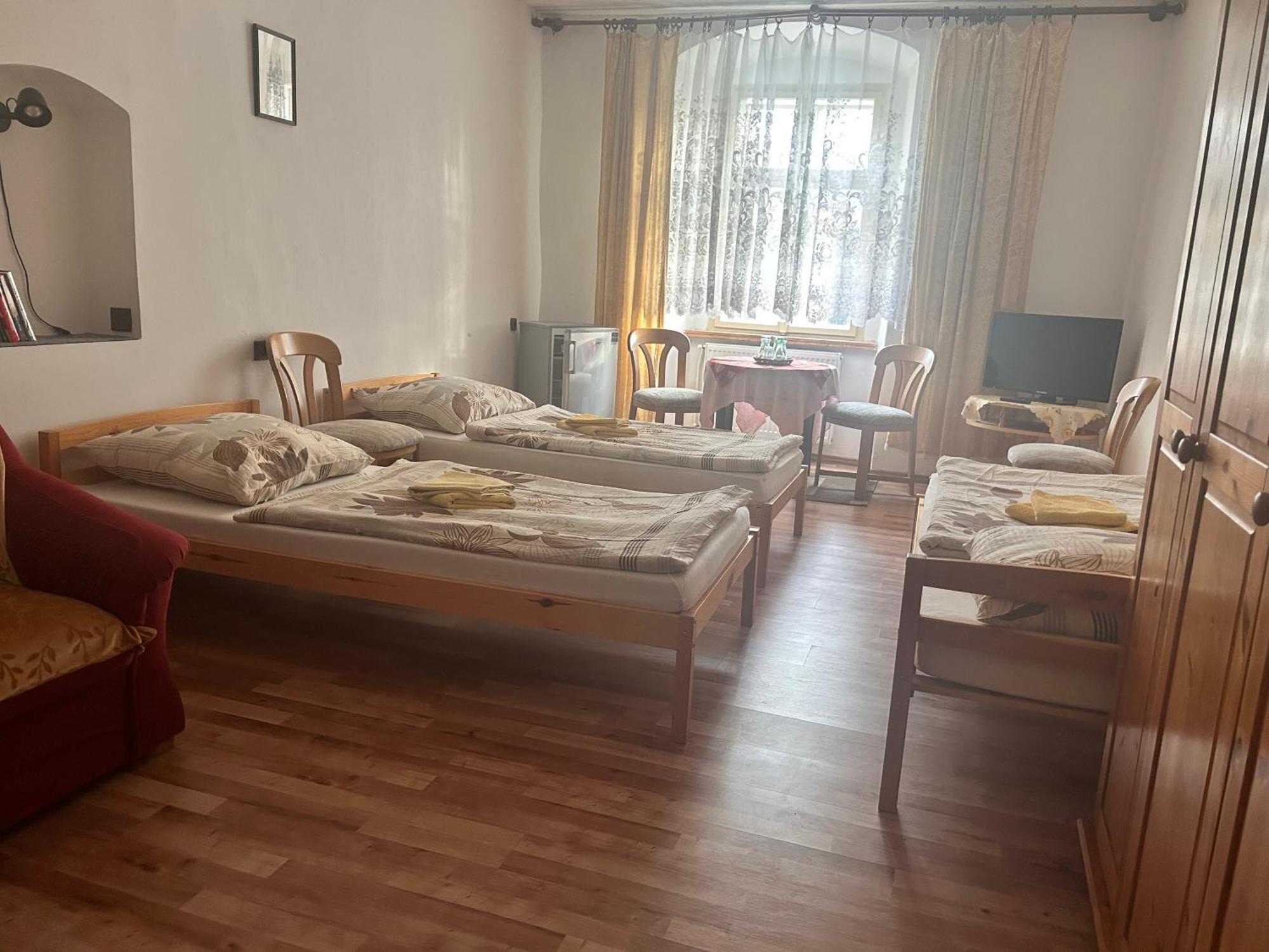 Restaurace A Penzion Podloubi Opočno المظهر الخارجي الصورة