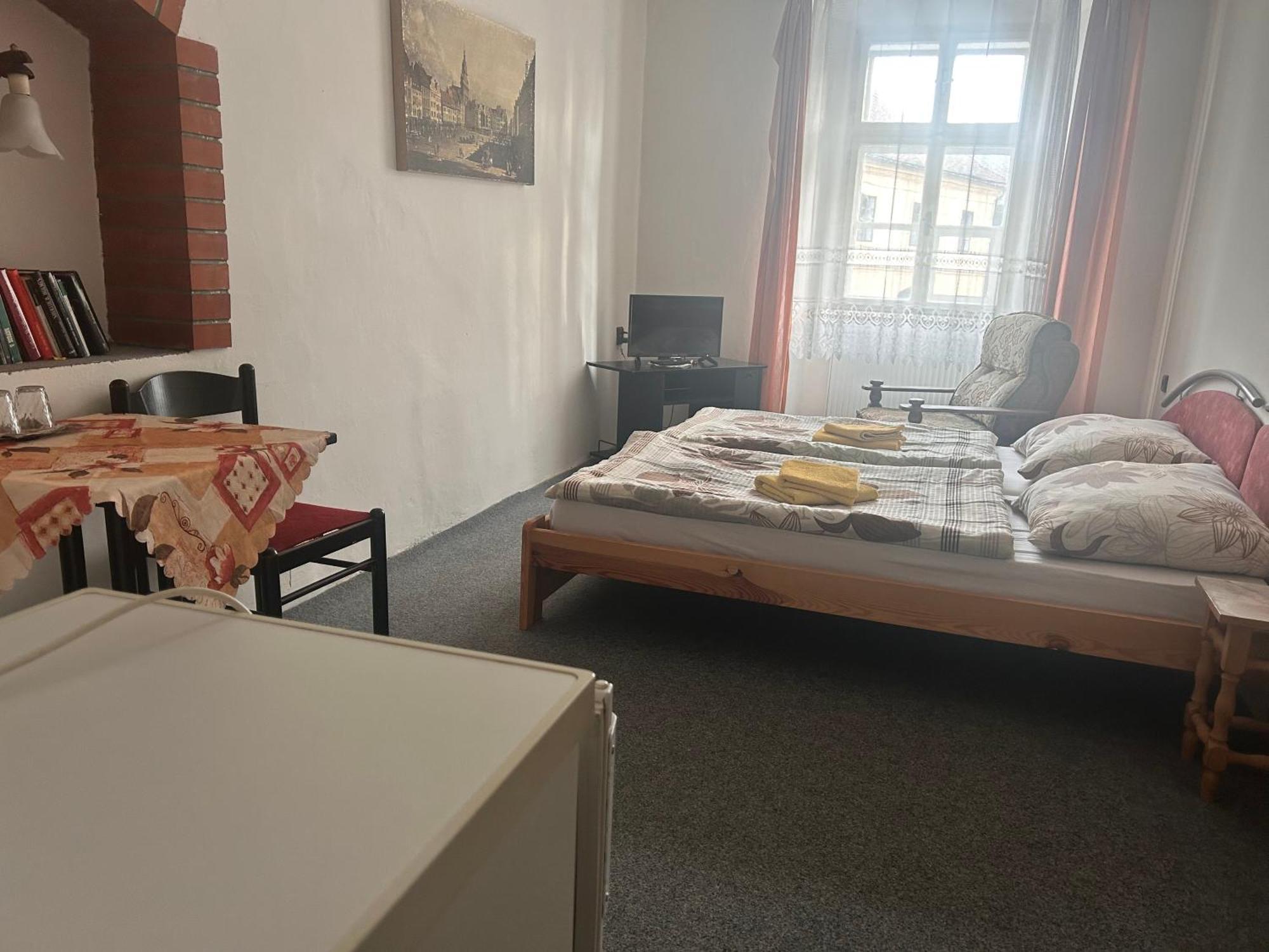 Restaurace A Penzion Podloubi Opočno المظهر الخارجي الصورة