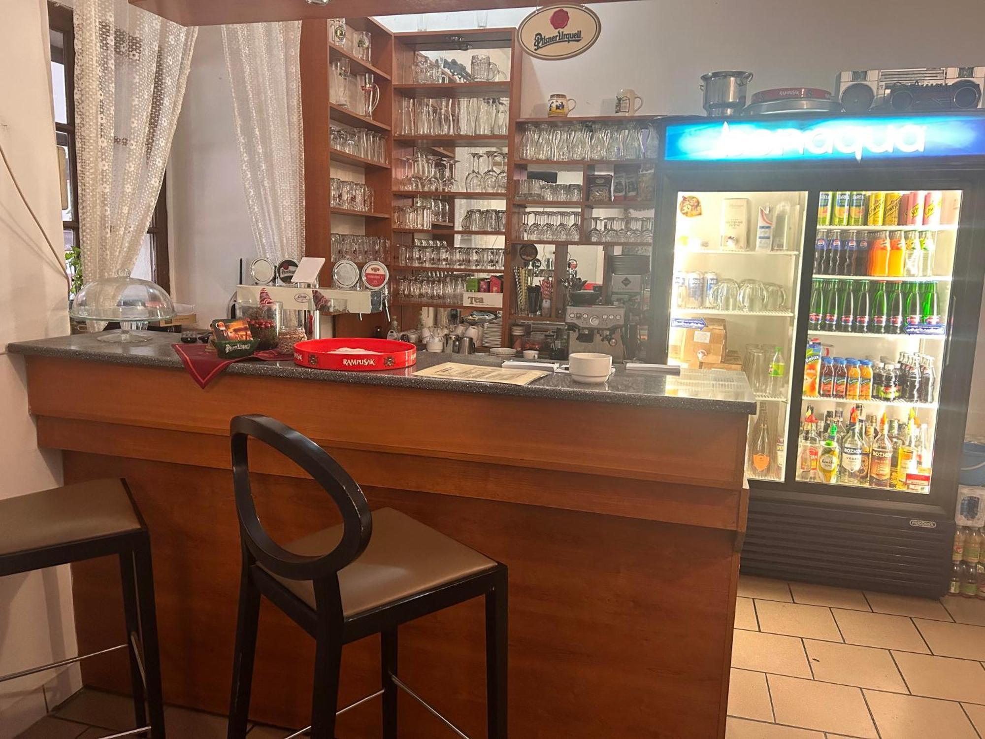 Restaurace A Penzion Podloubi Opočno المظهر الخارجي الصورة
