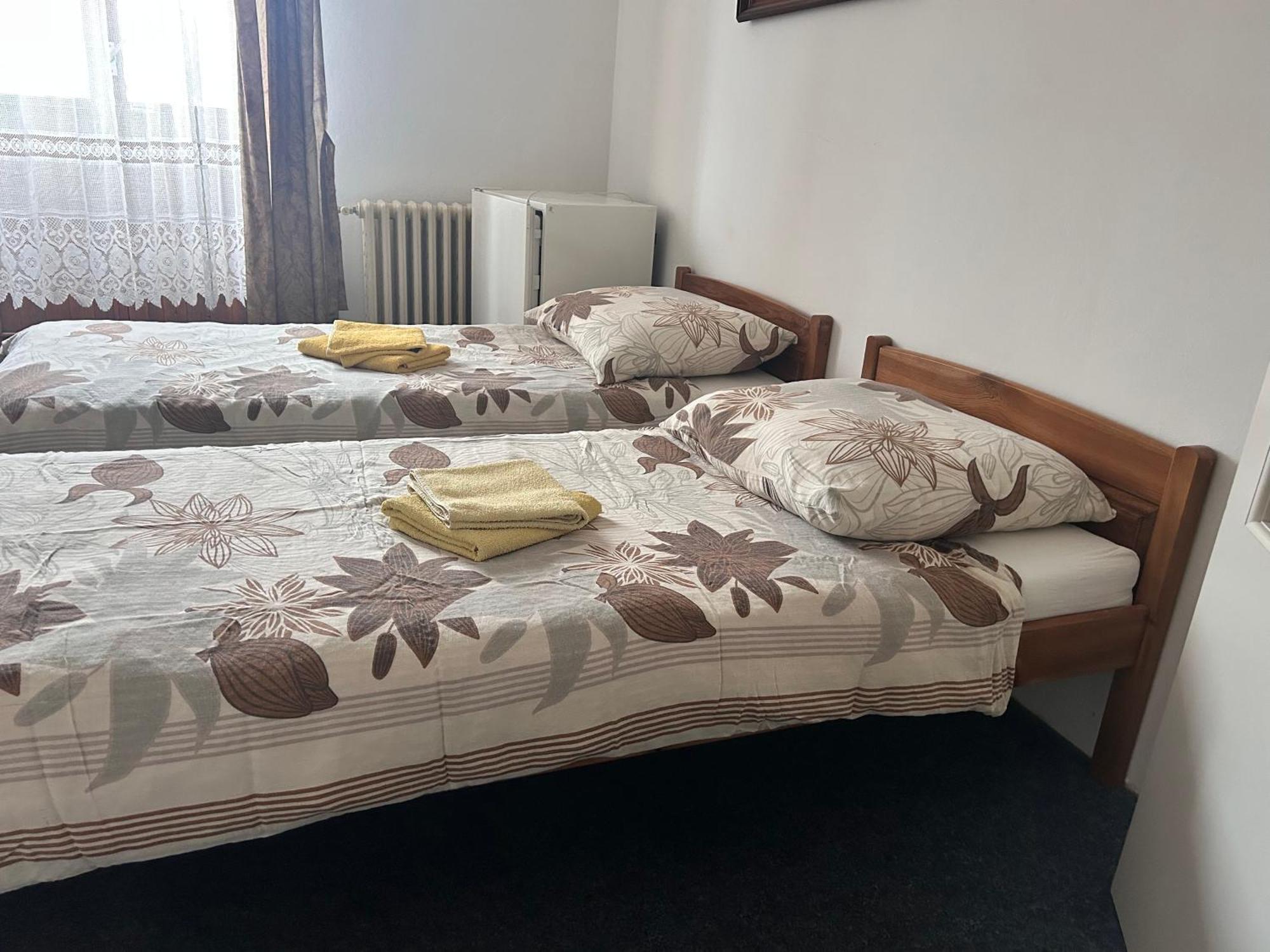 Restaurace A Penzion Podloubi Opočno المظهر الخارجي الصورة
